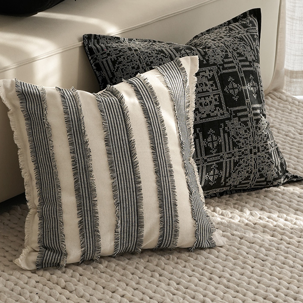 وسادة مزخرفة