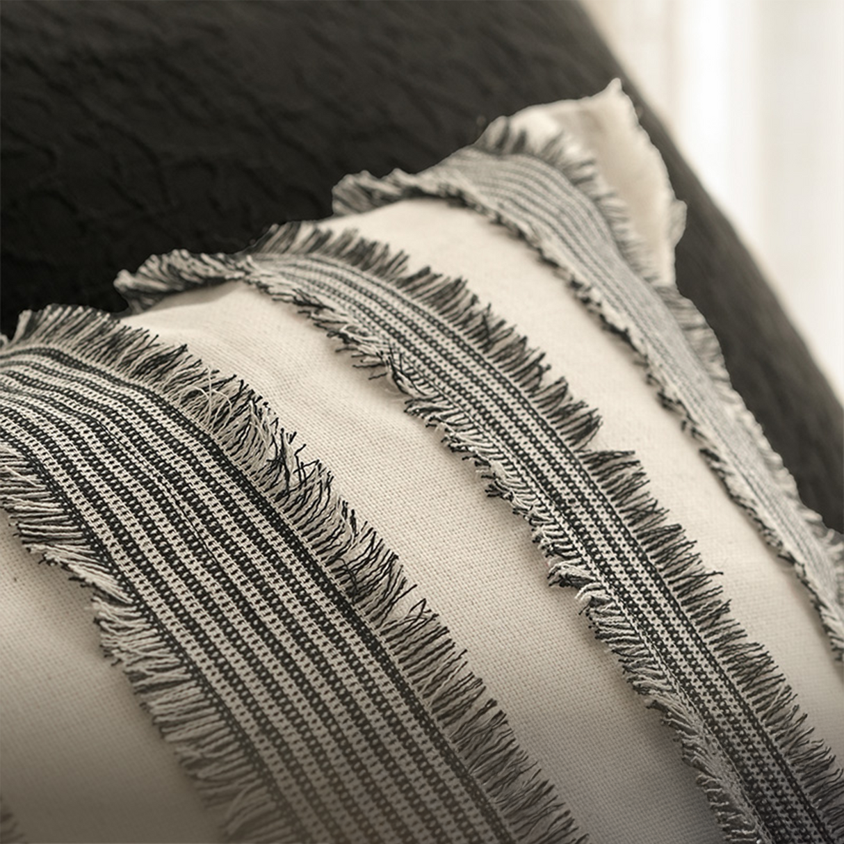 وسادة مزخرفة