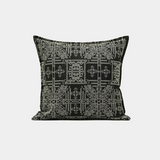 وسادة مزخرفة