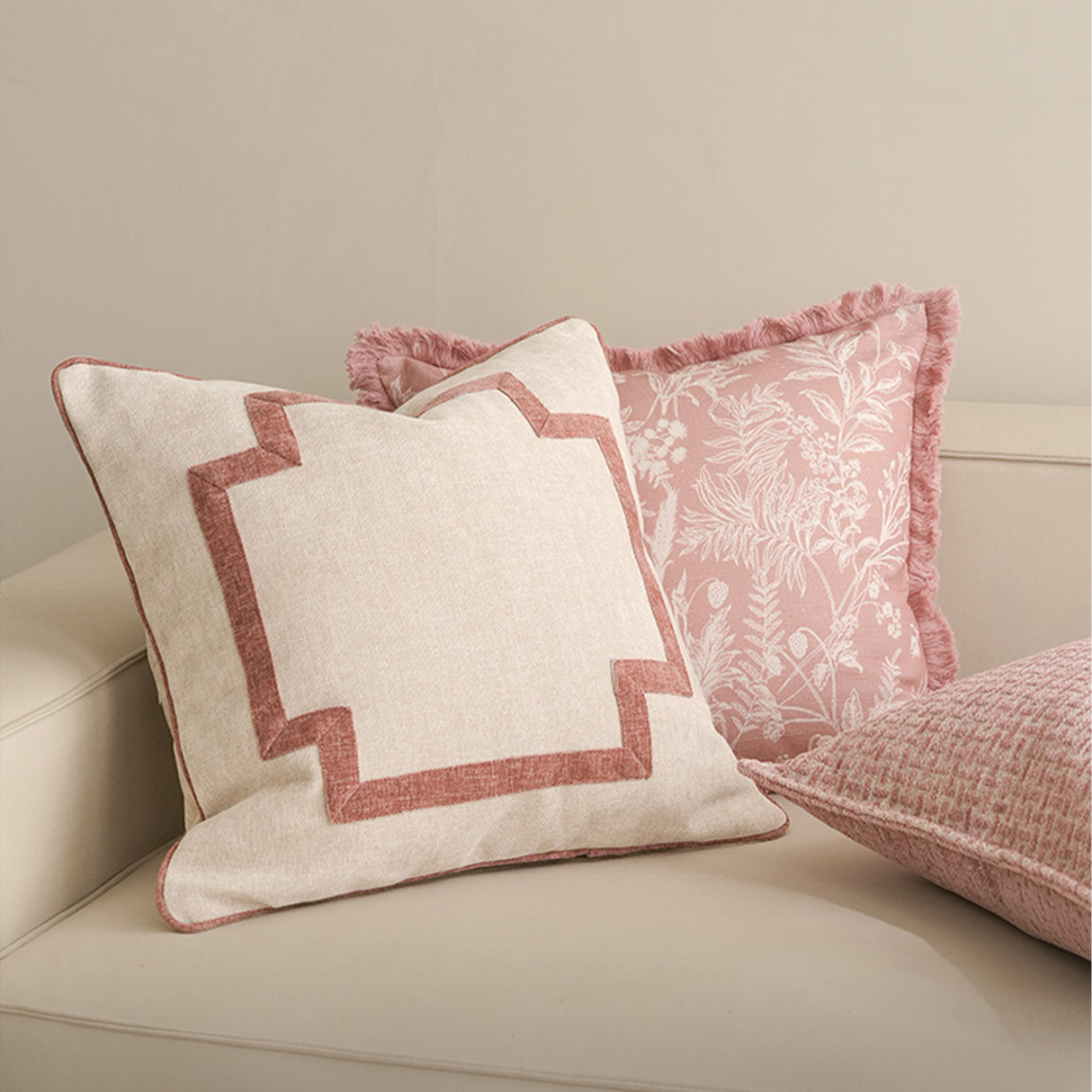 وسادة مزخرفة