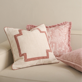 وسادة مزخرفة