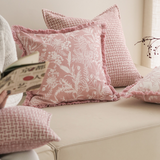 وسادة مزخرفة