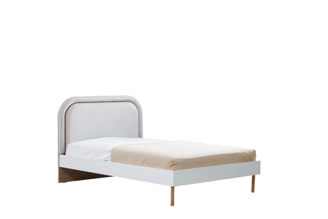 غرفة نوم مورفي باللون الأبيض