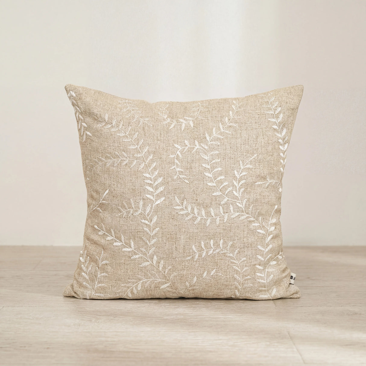 وسادة مزخرفة