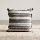 وسادة مزخرفة