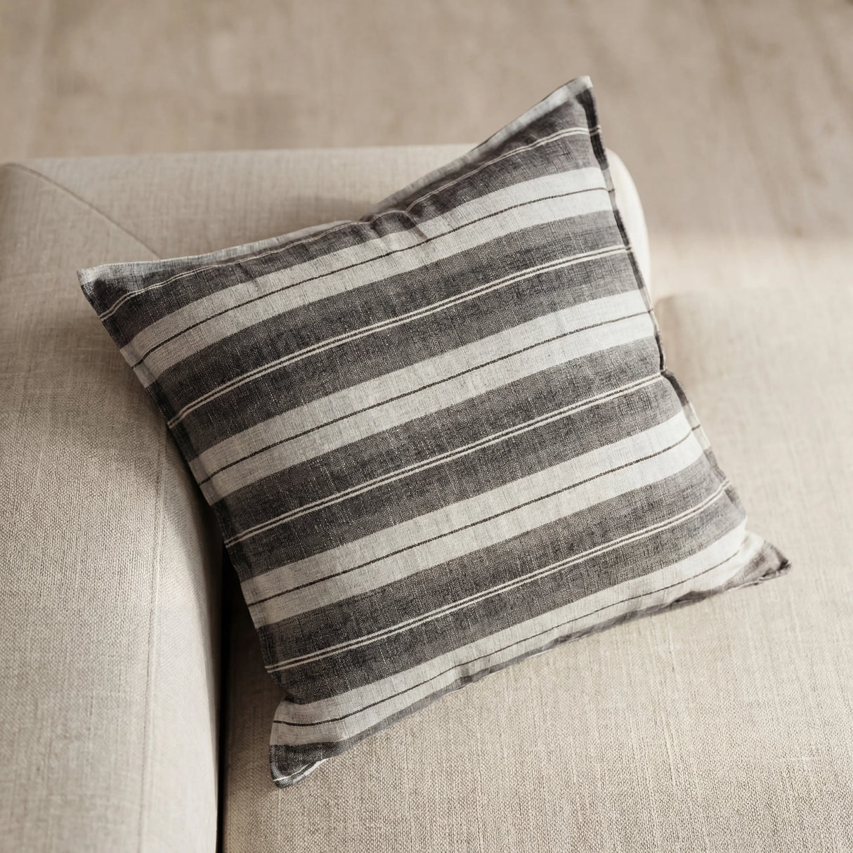 وسادة مزخرفة