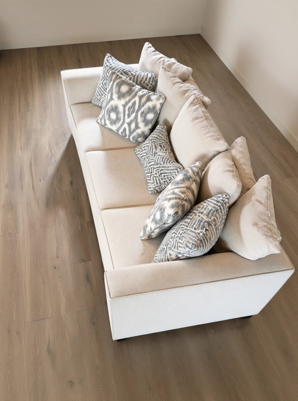 كنب ثلاثي أمارين باللون البيج