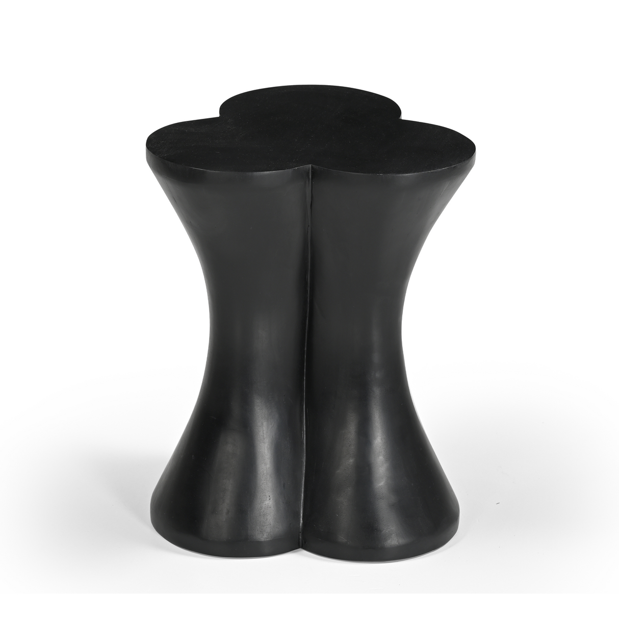 طاولة وسطية أورمي باللون الأسود